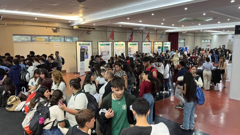 Venir-a-la-Feria-Educativa-de-la-UNLaM-nos-sirve-para-orientarnos-sobre-que-carrera-elegir