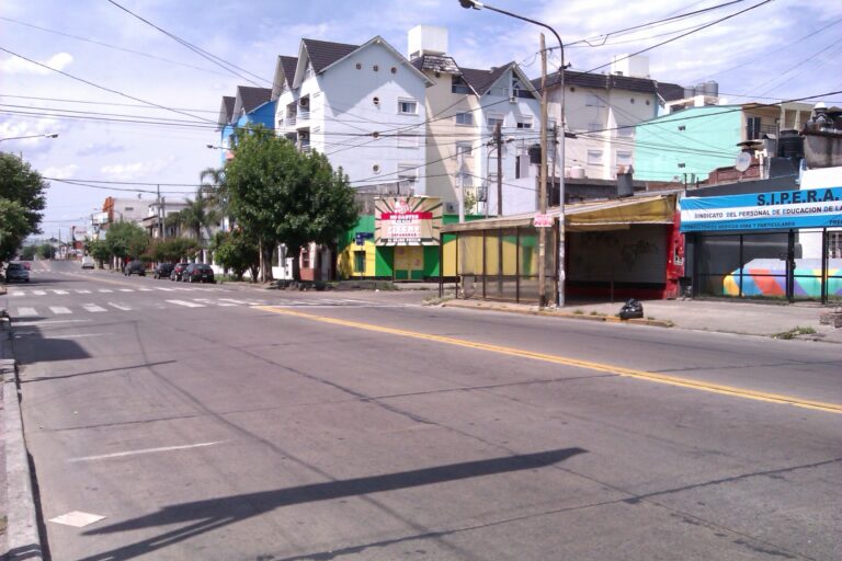 Esquina_de_Illia_y_Ombú_-_San_Justo