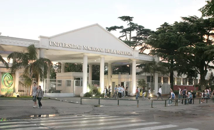 puerta-de-la-unlam